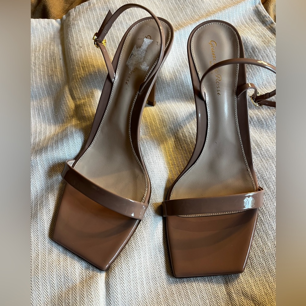 Gianvito Rossi tan patent leather heels